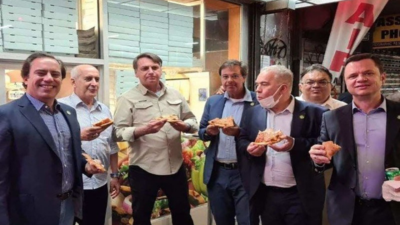 Aşı karşıtı Bolsonaro New York'ta pizzacıya alınmadı