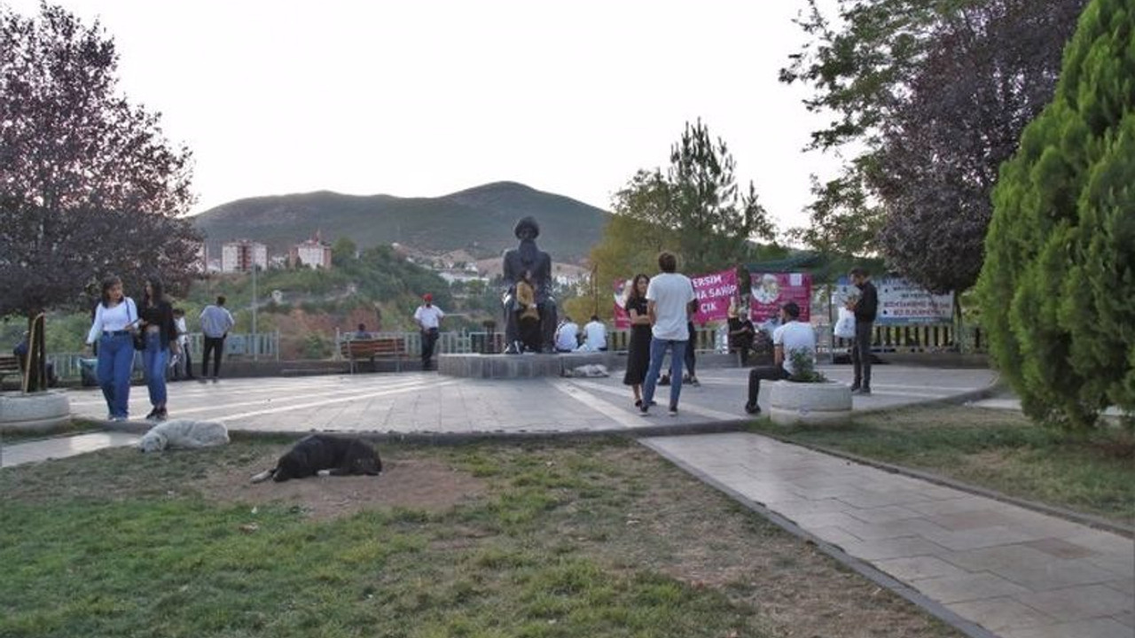 Dersim'de yurtta yer kalmayınca sokakta kalan öğrenciye bir aile kapısını açtı