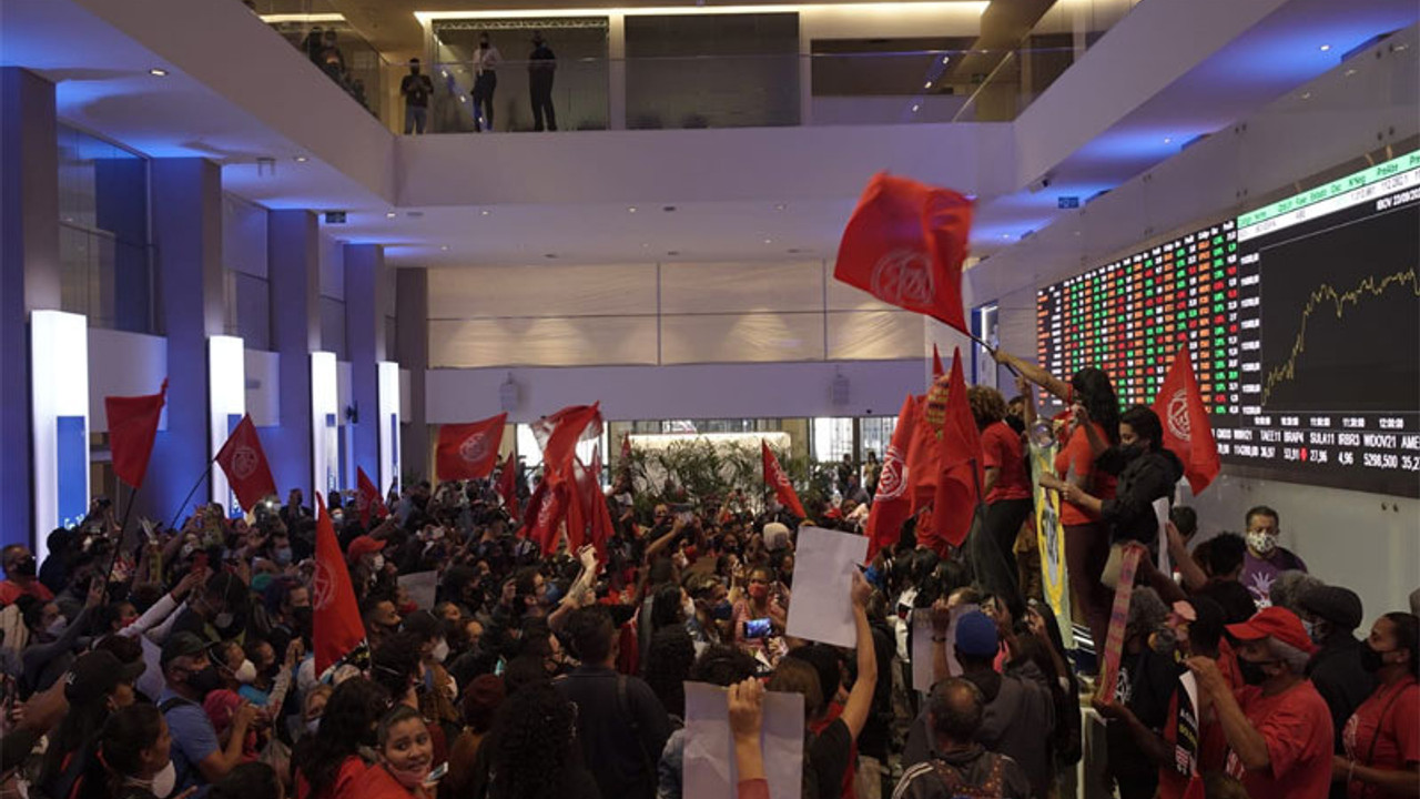 Brezilya’da borsa binası işgal edildi: Açlığımızla zenginlişiyorlar