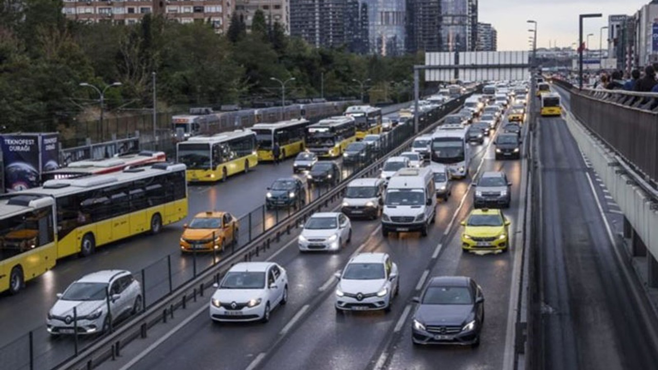 İstanbul'da sağanağın etkisiyle trafik yoğunluğu arttı