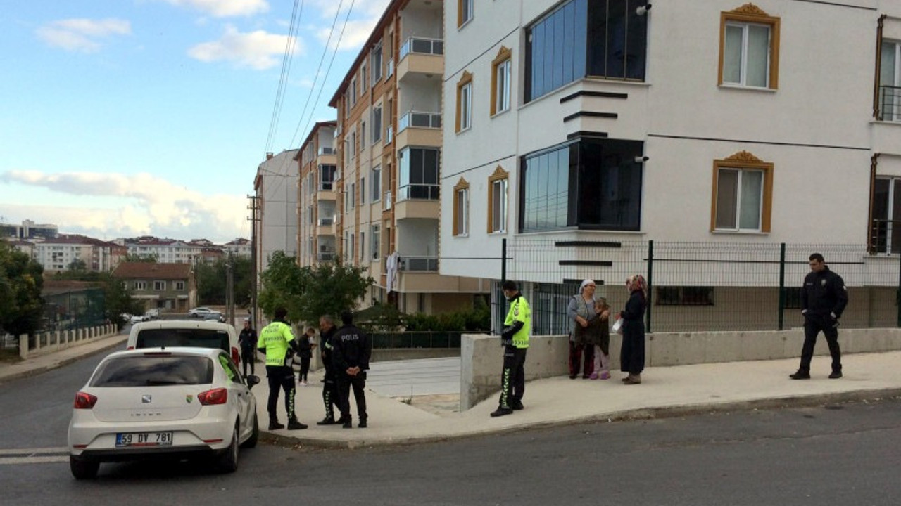 Eski eşini öldürdü, boşanma davalarında şahitlik yapan komşusunu yaraladı