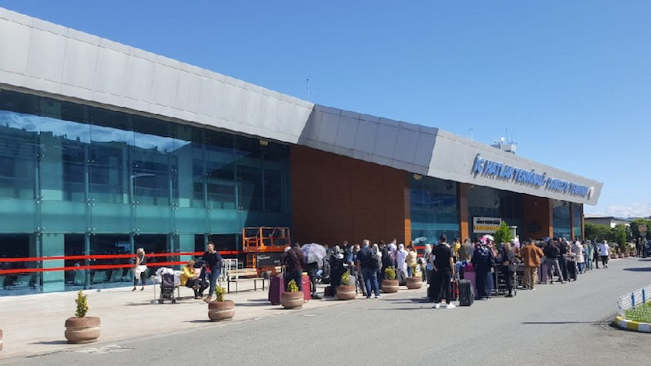 Trabzon'da bir yolcu uçağına bomba ihbarı