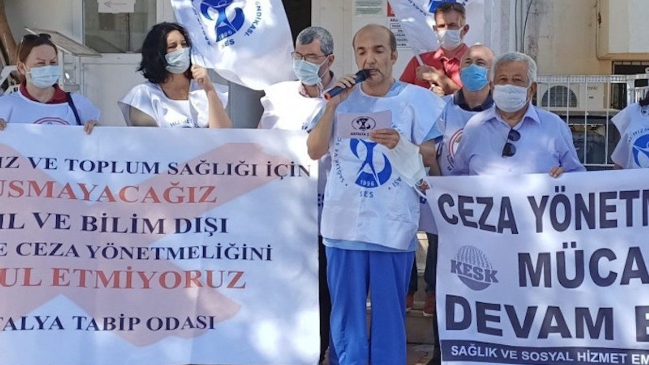 Aile hekimleri sözleşmesi ve ödeme yönetmenliği birçok kentte protesto edildi