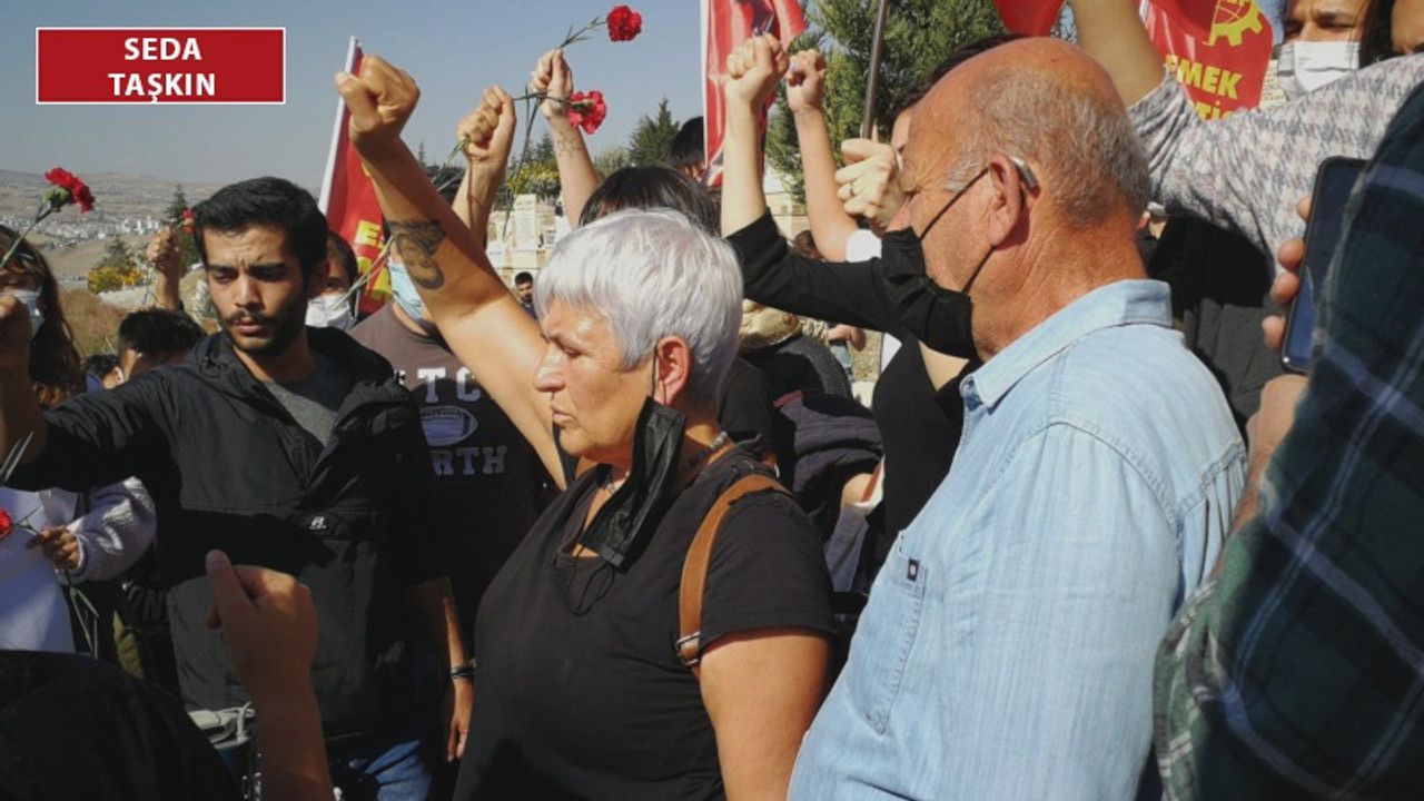 Katliamda hayatını kaybedenler mezarları başında anıldı: Hâlâ nefes alamıyoruz