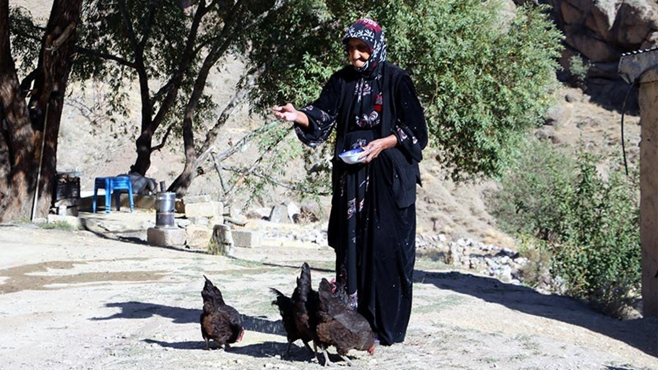 117 yaşındaki Hakkarili kadın koronavirüsü yendi