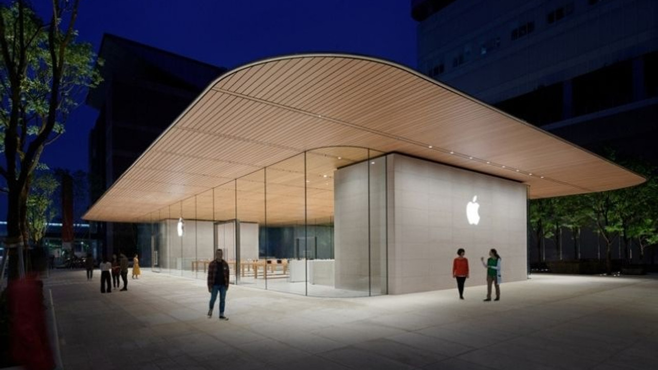 Avrupa'nın en büyük Apple Store'u İstanbul'da açılıyor