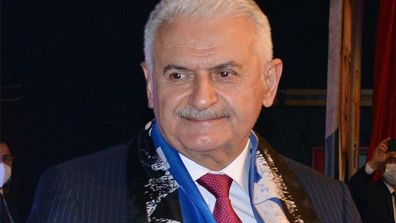 Köydeki teyzeden Binali Yıldırım'a: Evladım, sen bakan olmuşsun ama cahil kalmışsın