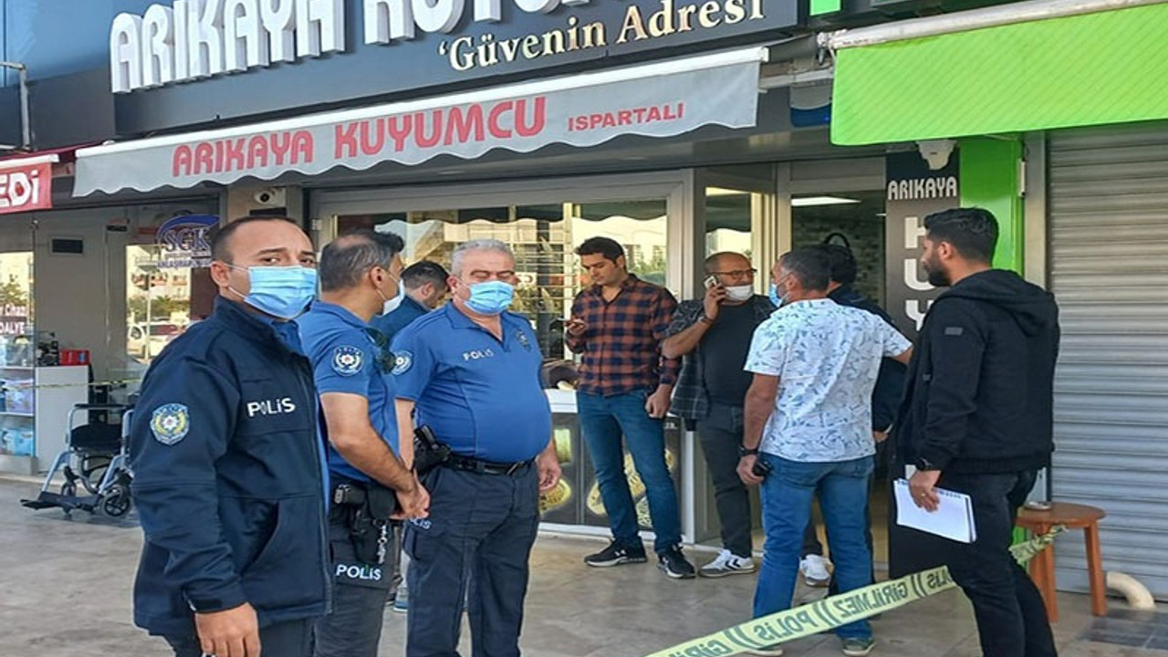 Soyguncu, kuyumcu çalışanını öldürüp 2 kilo altını alarak kaçtı