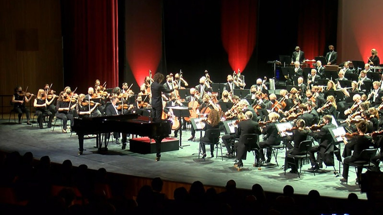 Londra Filarmoni Orkestrası AKM'de konser verdi