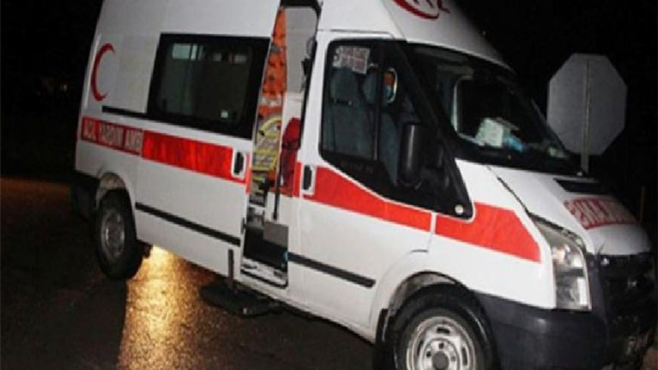 Ambulans görevlileri, 82 yaşındaki yatalak kadını bahçede ‘betona bırakıp gitti’