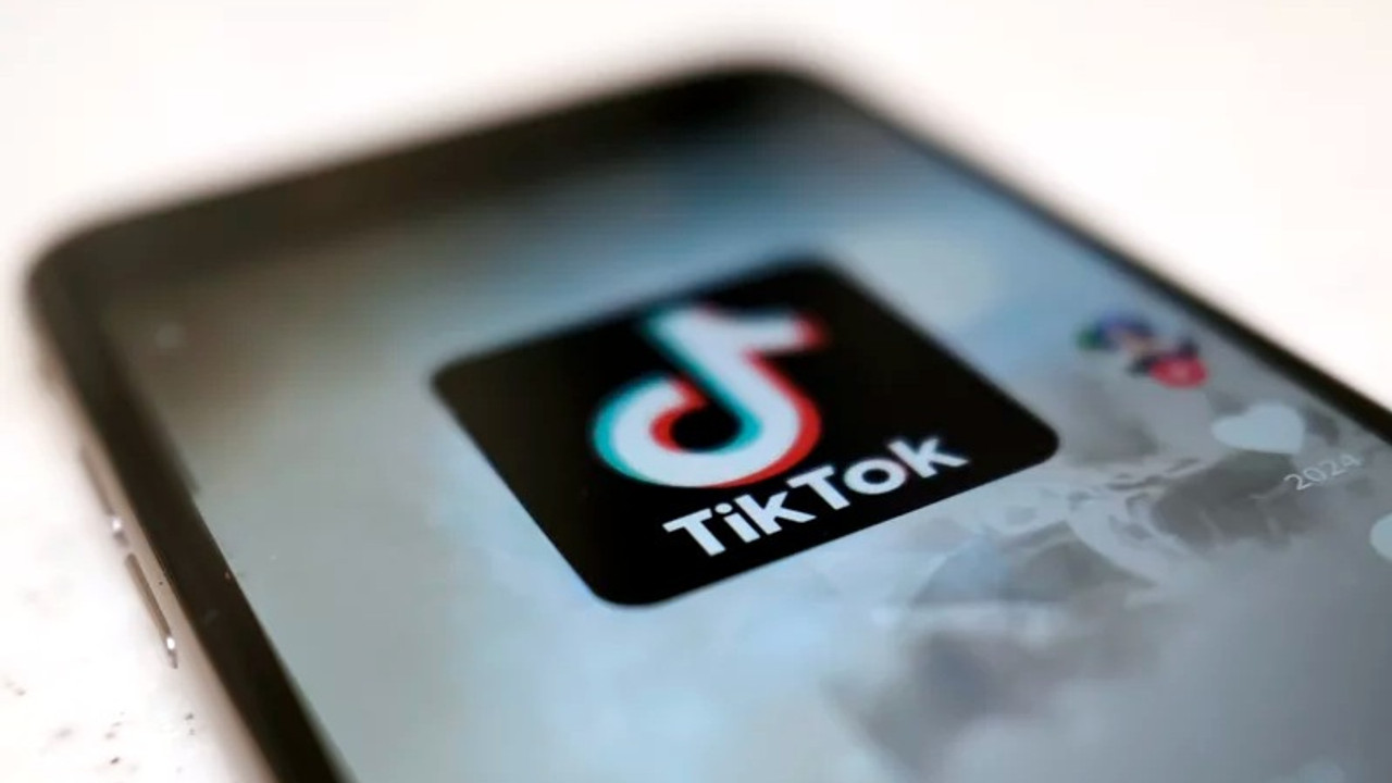 TikTok’ta gördüğü ‘yardıma ihtiyacım var’ işaretini yapan kız çocuğu kurtarıldı