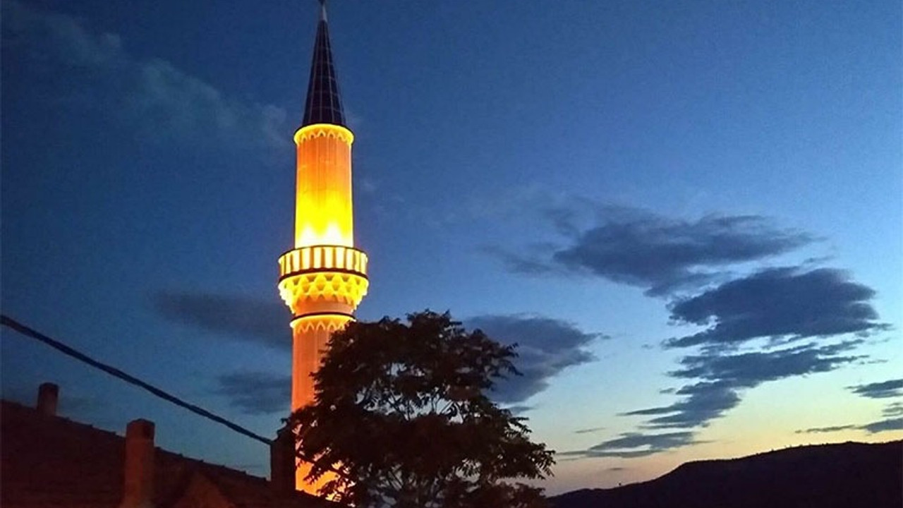 Müftülük ‘yoğun talep var’ dedi, ezan saatini değiştirdi