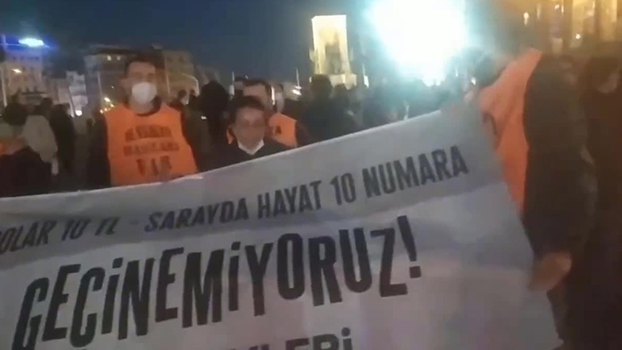 Taksim’de dolar protestosu: Dolar 10 tl - sarayda hayat 10 numara