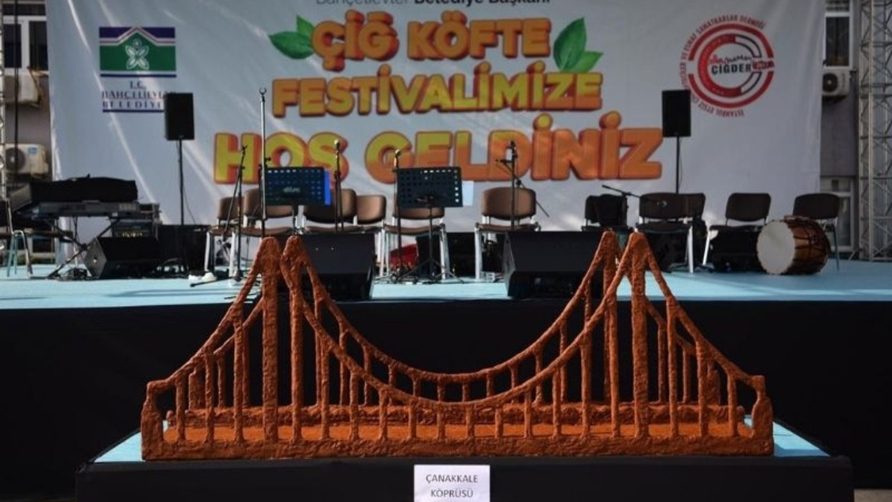 Çiğ köfteden 'Çanakkale Köprüsü' ilgi odağı oldu