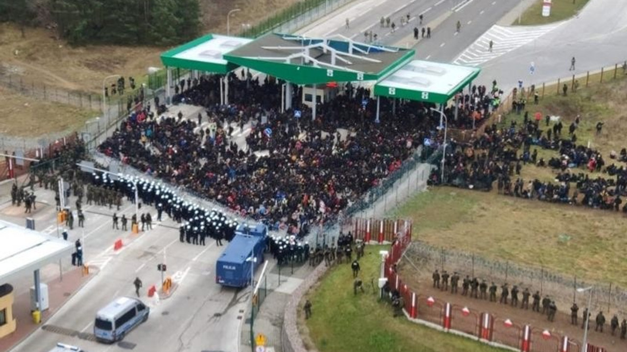 3 bin 500 göçmen Polonya sınırına toplandı