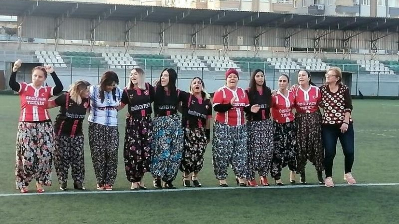 Sahada 'kadına şiddete hayır' eylemi: Topuklu da giyeriz şalvar da