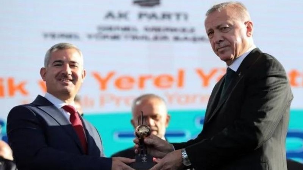 Gri pasaportla yurt dışına insan kaçırmışlardı, Erdoğan ödül verdi