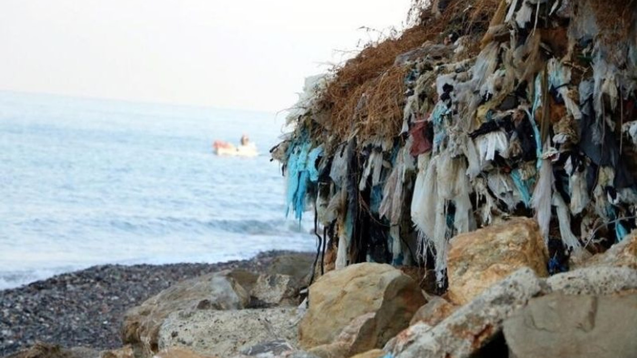 12 yıl geçti, bölge temizlenmedi: Tıbbi atıklar Karadeniz'e sürükleniyor