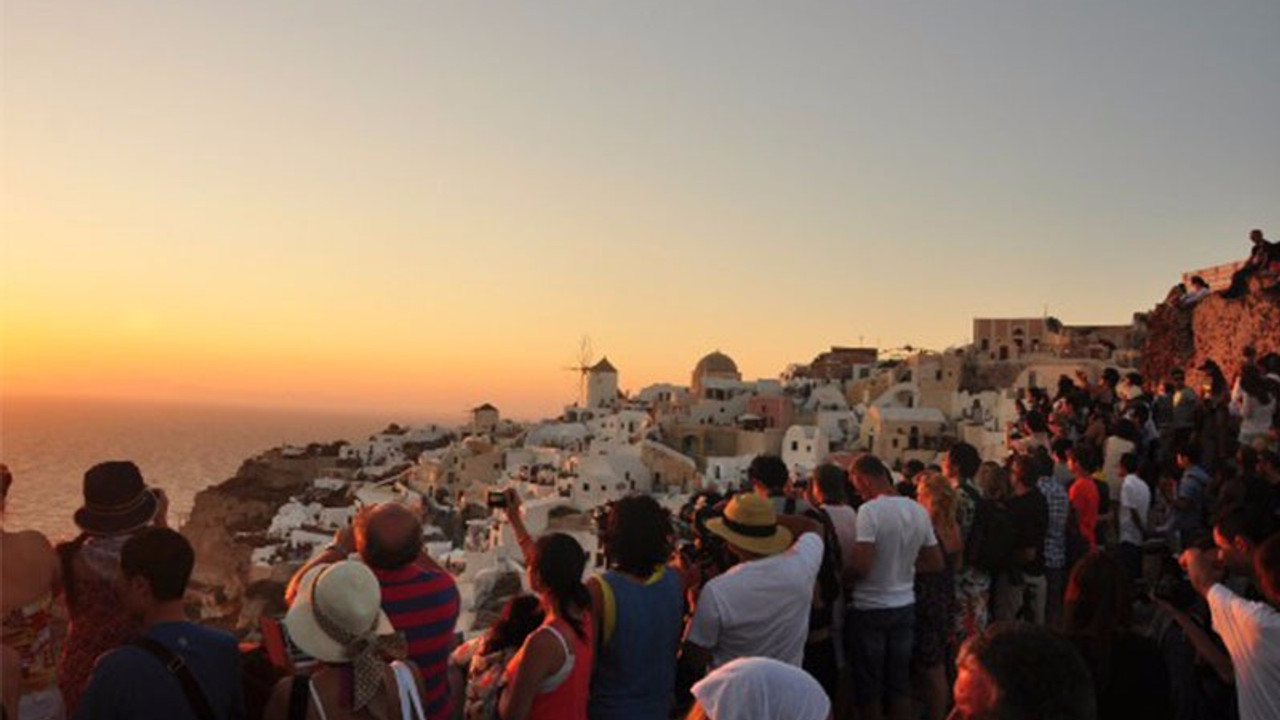 Santorini turistlere sınırlama istiyor