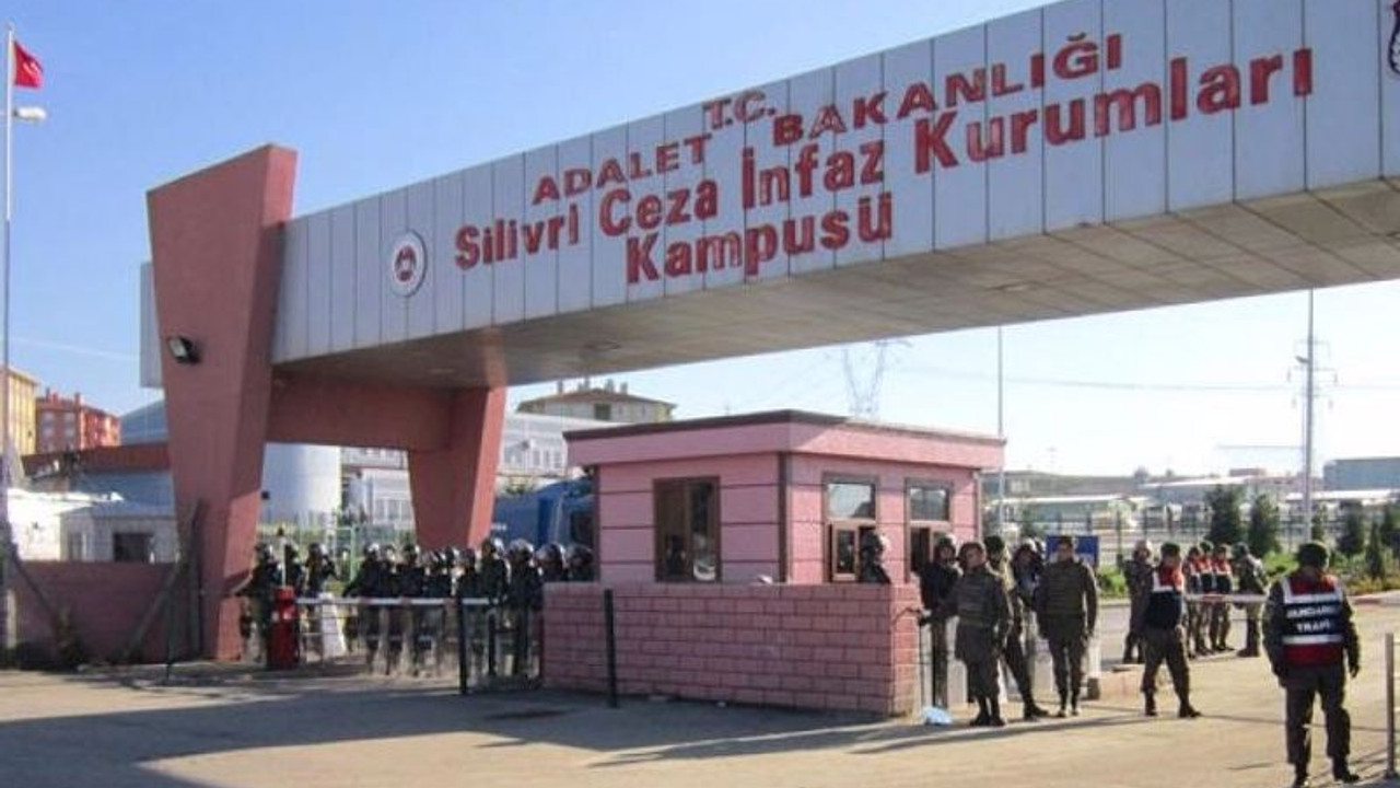 Çıplak aramaya maruz kalan kadın sinir krizi geçirip bayıldı