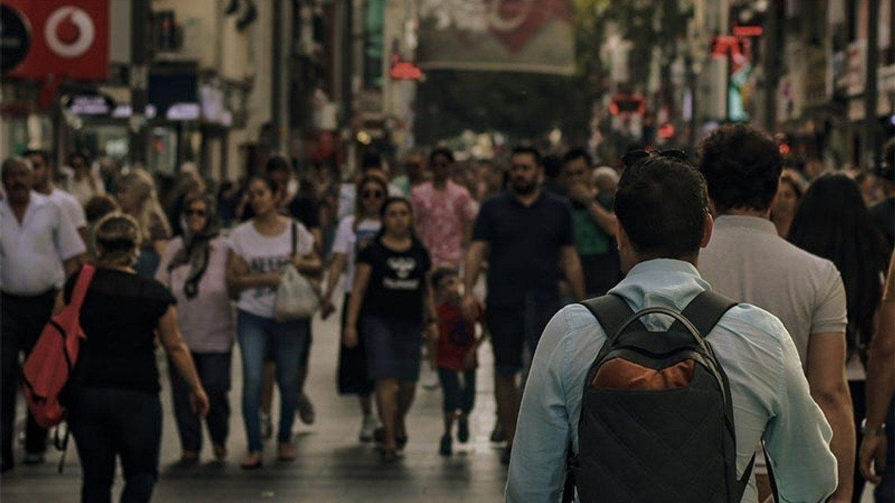 Araştırma: Gençlerin çoğu mevcut iktidarın vatandaşın fikrini önemsemediğini düşünüyor