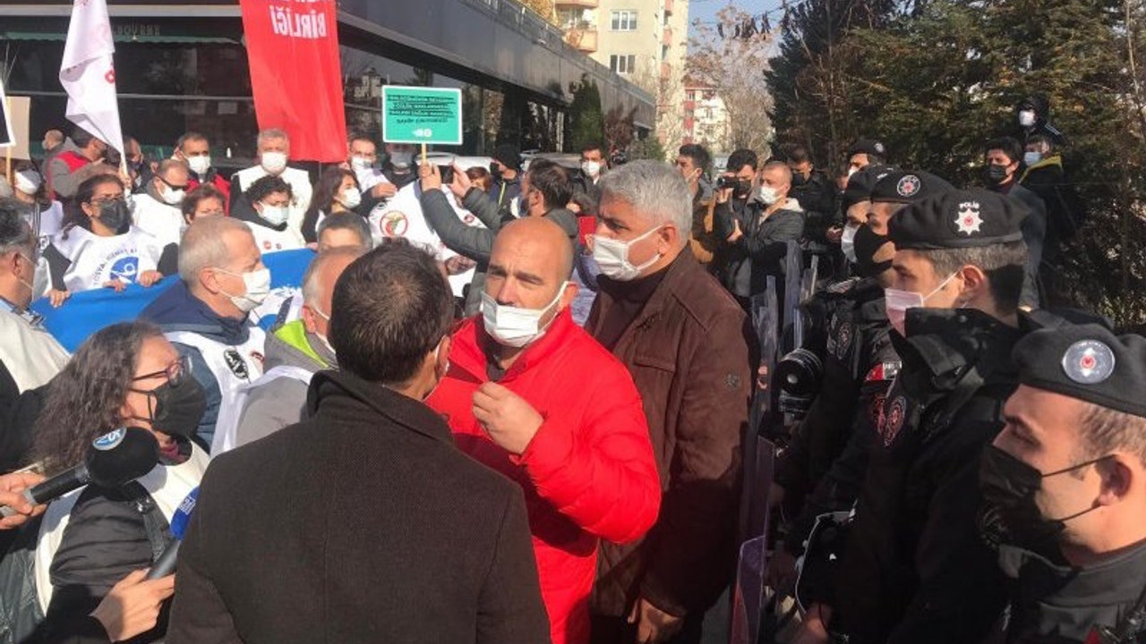 Polis engeline rağmen 'Beyaz Yürüyüş'teki hekimler açıklama yaptı