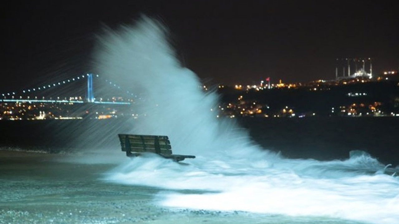 Meteoroloji ve AKOM'dan İstanbul'da kuvvetli lodos uyarısı