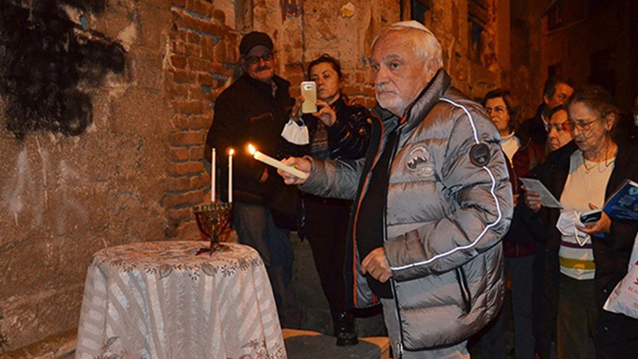 Gelibolu'da Museviler Hanuka Bayramı'nı mum yakarak kutladı