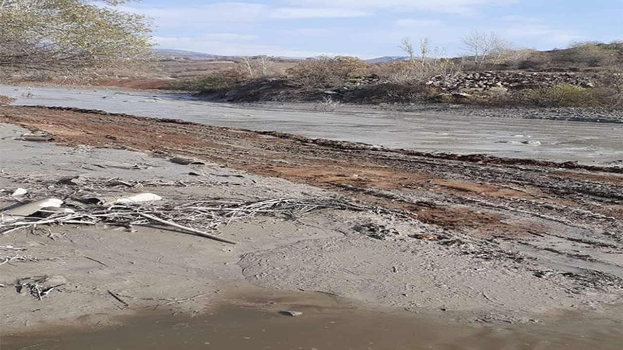 Giresun'da çöken barajdan 4 bin 500 ton kimyasal atık yayılmış