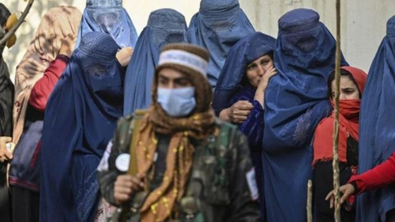 Taliban yeni kanunlarını duyurdu: Kadınlar mal değil, eşlerini seçebilir