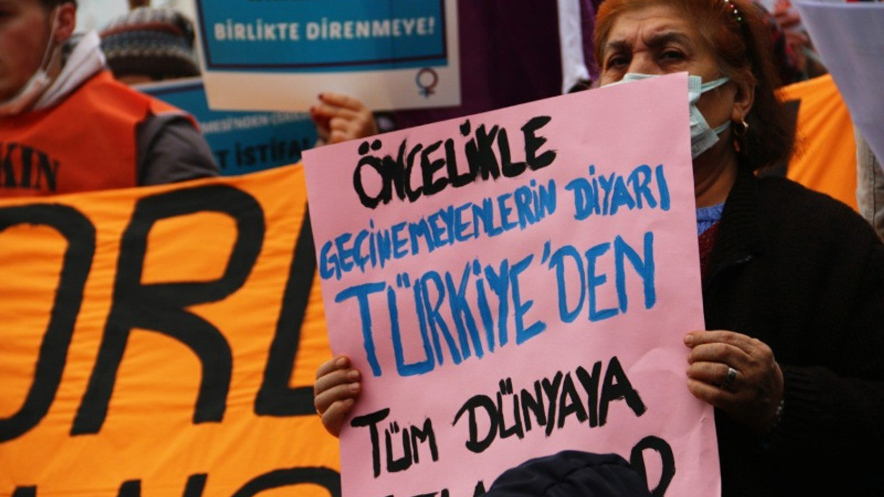 Halkevleri'nden tencere tavalı 'geçinemiyoruz' eylemi