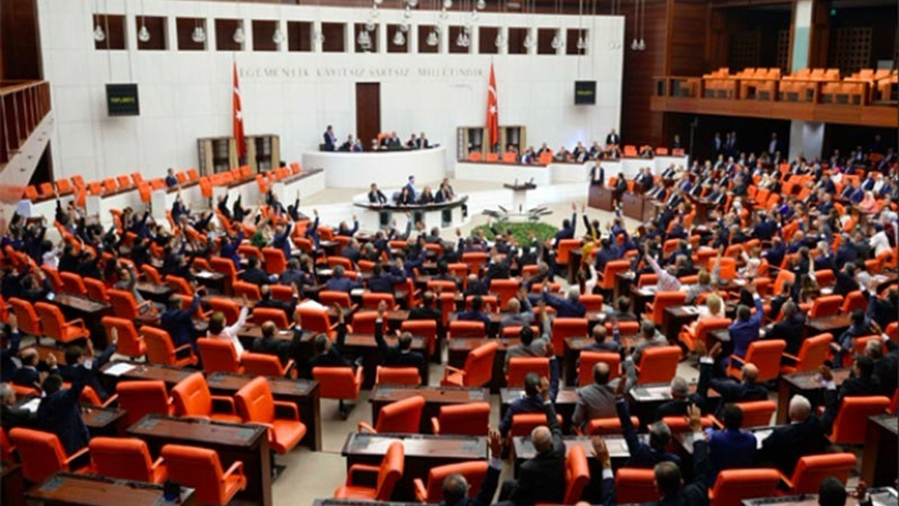 Bütçe görüşmelerinde AKP iktidarına tepki: Bütün toplum tükenmişlik sendromu yaşıyor