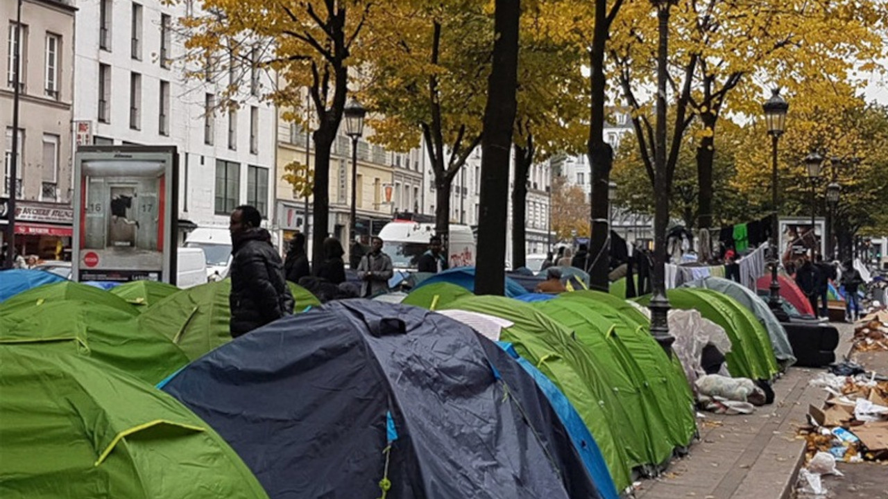 Paris'te göçmenlere kılıçla saldırı: En az 2 yaralı