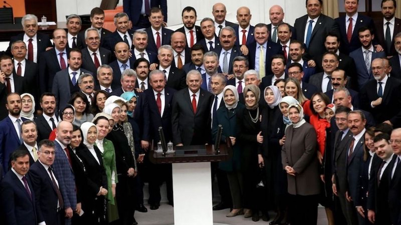 Üstün: AKP'li vekiller 'Bu hikaye bitti' diyor