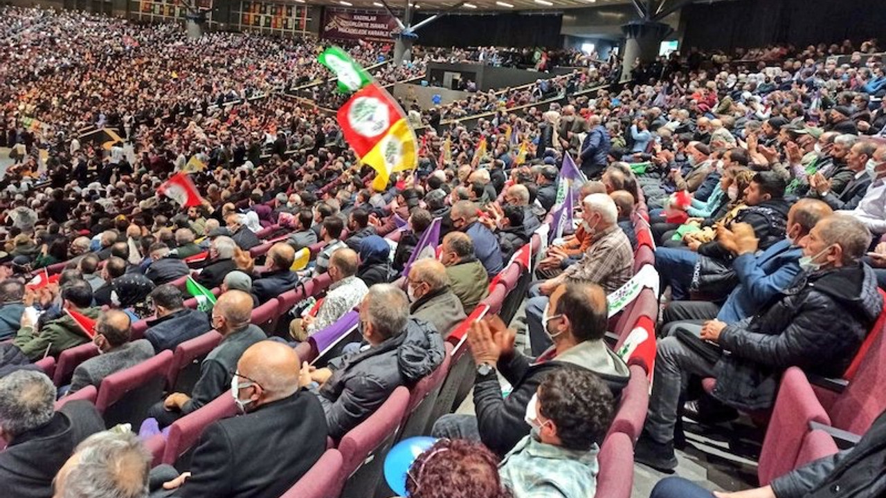 HDP İstanbul kongresinde binler toplandı: Garibe Gezer'e adıyoruz