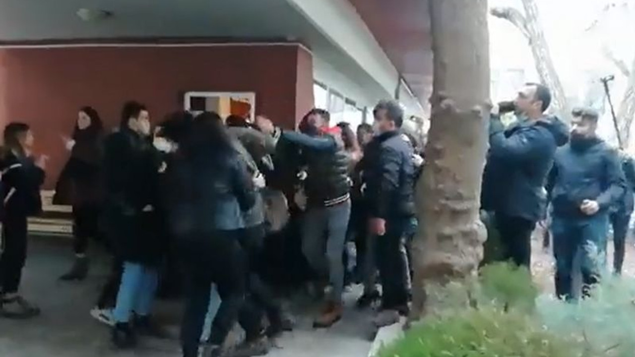 Üniversitede yoksulluk ve işsizliğe ilişkin foruma polis müdahalesi: Öğrenciler gözaltına alındı