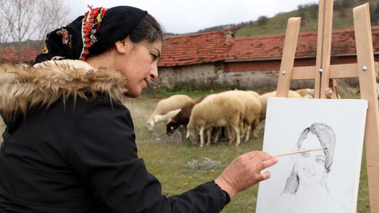 Kanser hastası oğlu ölünce resme başladı, ilk sergisini SMA'lı bebek için açtı