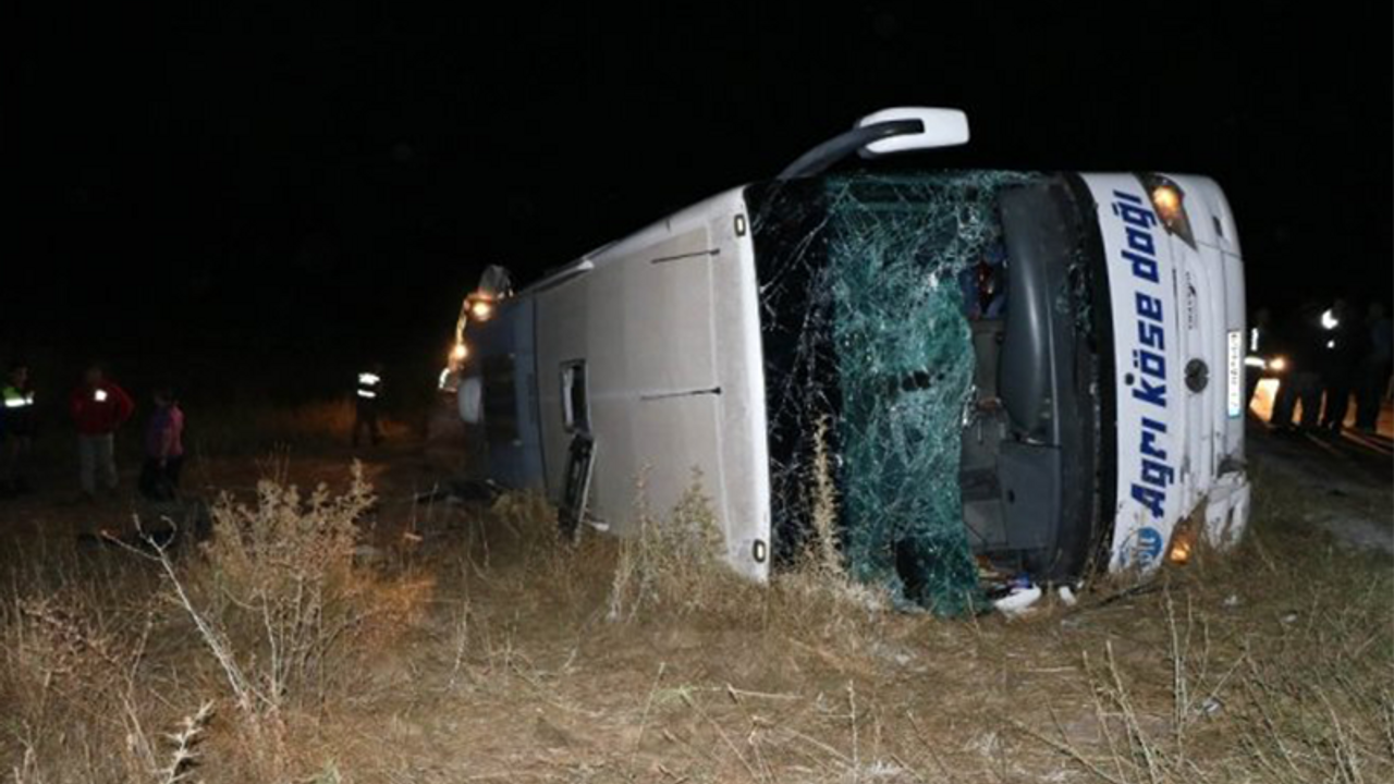 Yozgat Sivas yolunda feci kaza, 3 ölü 43 yaralı