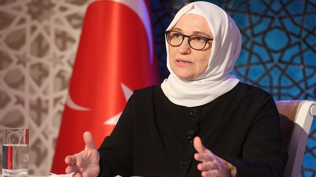 Diyanet İşleri Başkanı’nın eşi Kuran kurslarını, müftülükleri geziyor: ‘İcazet belgesi’ dağıtıyor