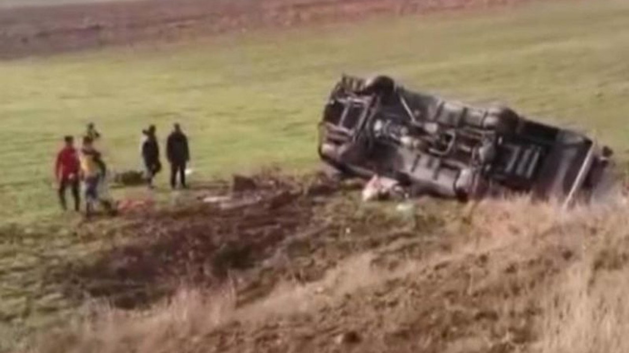 Sporcuları taşıyan araç kaza yaptı: Bir ölü, 15 yaralı