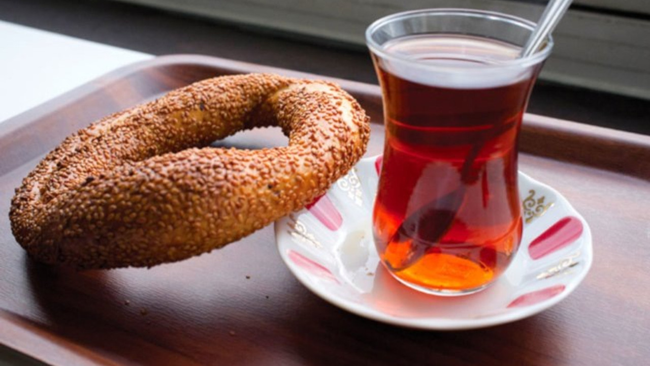 Dört kişilik aile simit-çay ile geçinse bin 980 TL harcaması gerekiyor