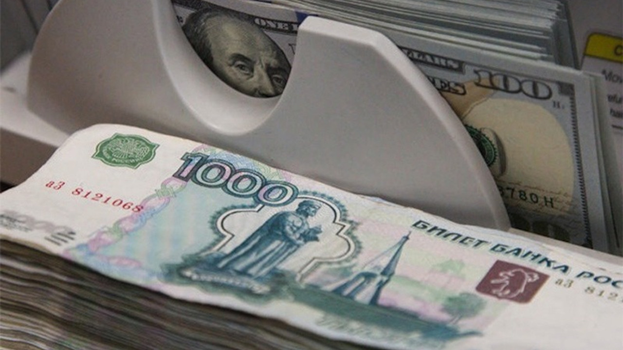 Rusya, rezervlerindeki altını artırıp dolar miktarını azaltıyor