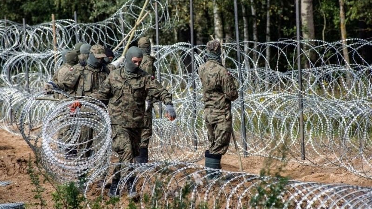 Polonyalı asker: Belarus sınırında 240’tan fazla göçmen öldürüldü