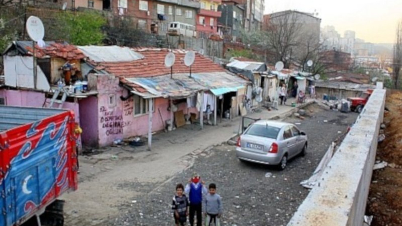 Türkiye'de Roman olmak: Yaşlanamayacak kadar yoksul