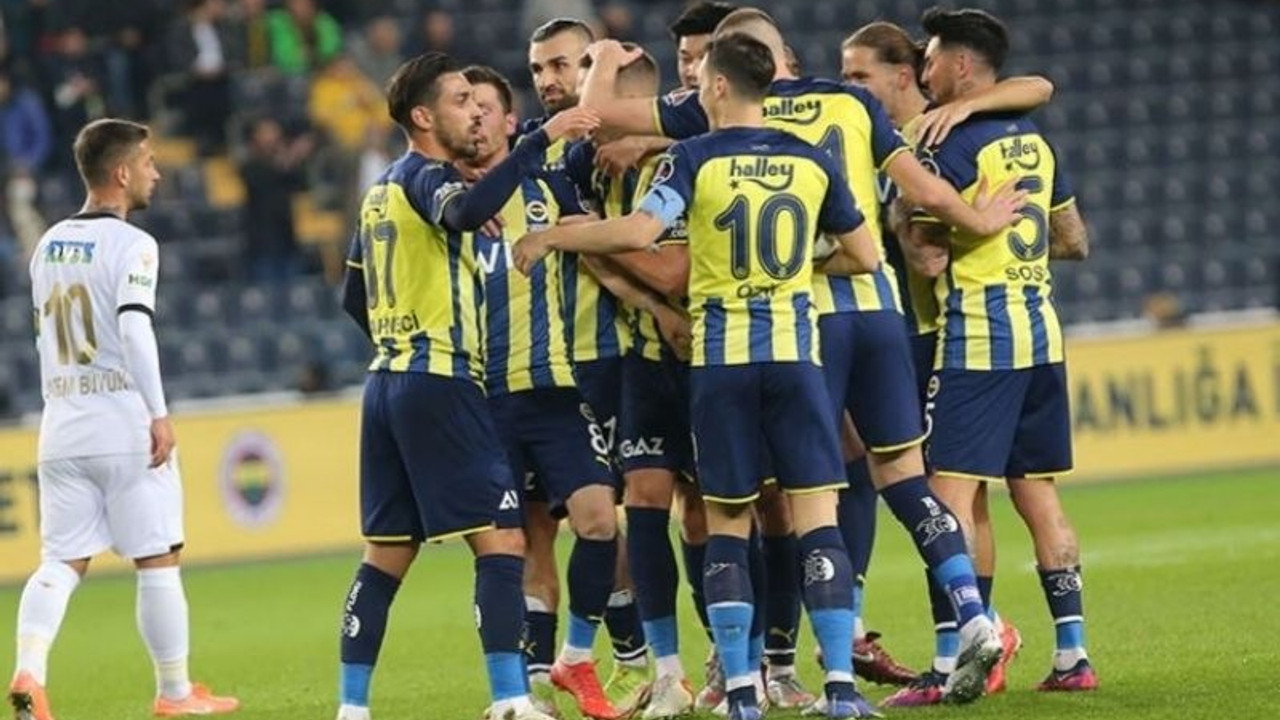 Fenerbahçe'nin yeni teknik direktörle ilk maçında 11 isim