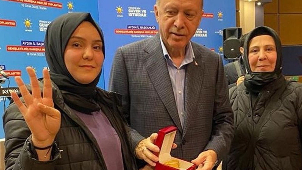 Erdoğan'ın bilezik hediye ettiği AKP'li öğrenci: Rüyamızda görmüştük