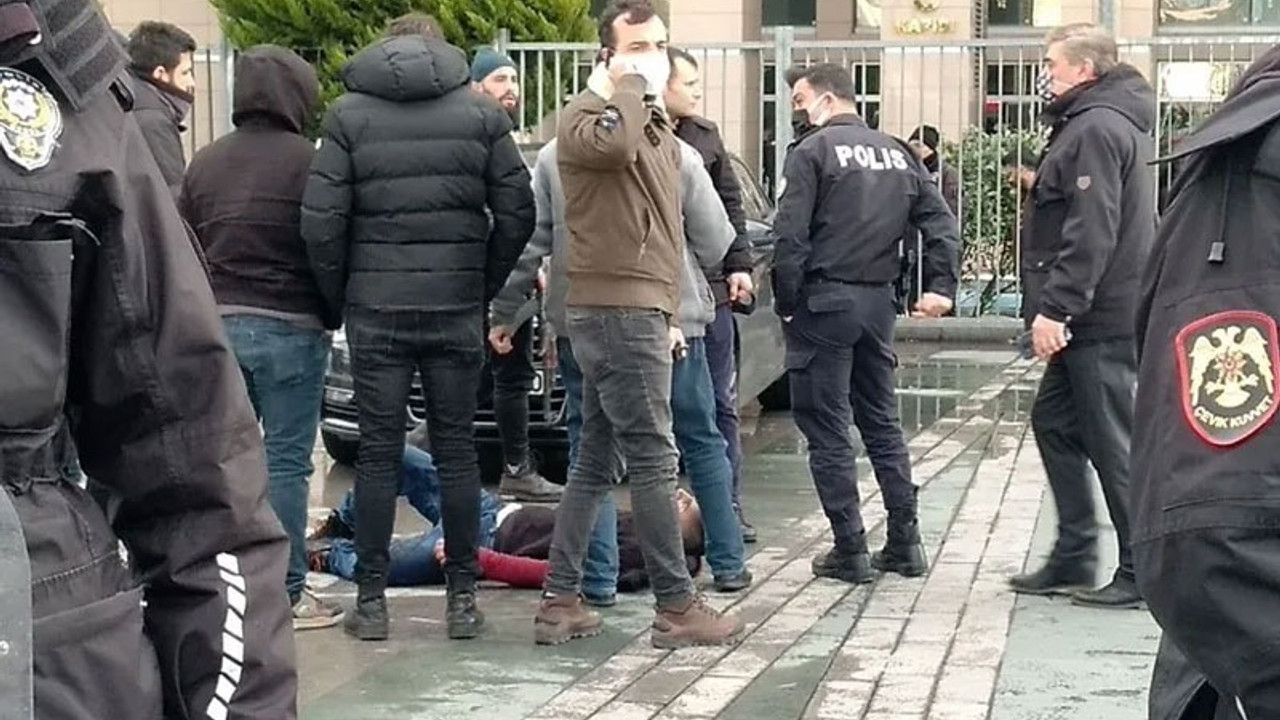 'Çağlayan Adliyesi' önünde polise saldırdığı iddia edilen kişi bacağından vuruldu