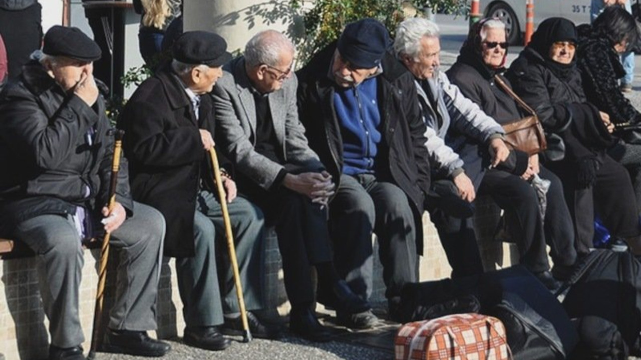 'En düşük emekli maaşı asgari ücrete eşitlensin' teklifine AKP ve MHP'den ret