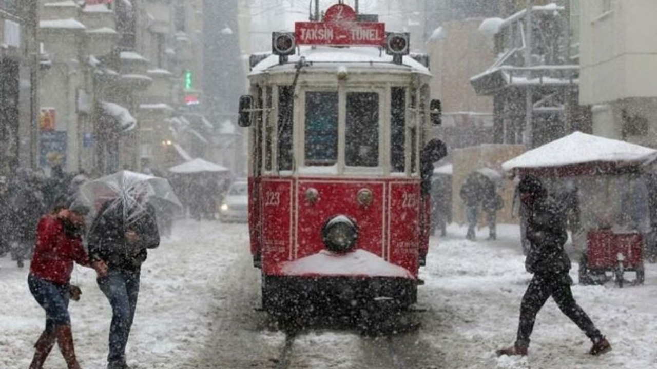 İBB kentte bu akşam kar yağacağını duyurarak yurttaşları uyardı