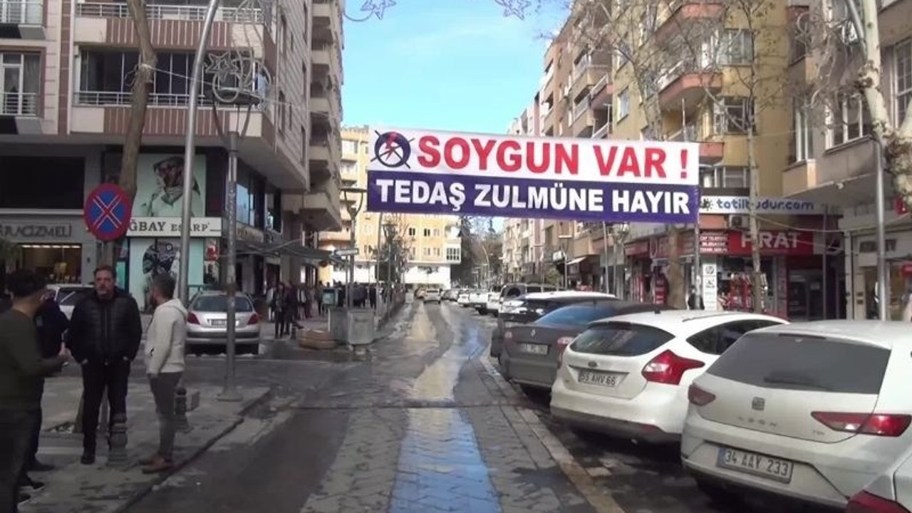 Esnaf yüksek elektrik faturalarını protesto etti: Soygun var